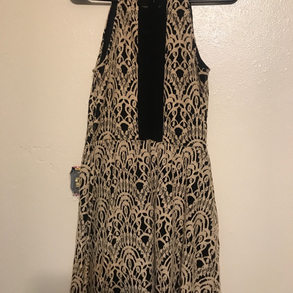 Dress lace beige with black underneath